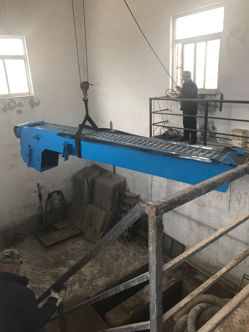 2019年2月25日南京澳特藍(lán)回轉(zhuǎn)式格柵除污機(jī)西安現(xiàn)場(chǎng)指導(dǎo)安裝