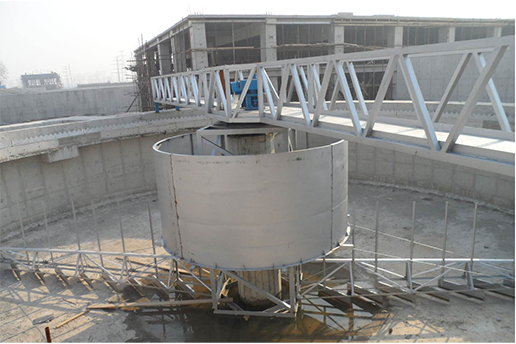 懸掛式中心傳動(dòng)濃縮機(jī)